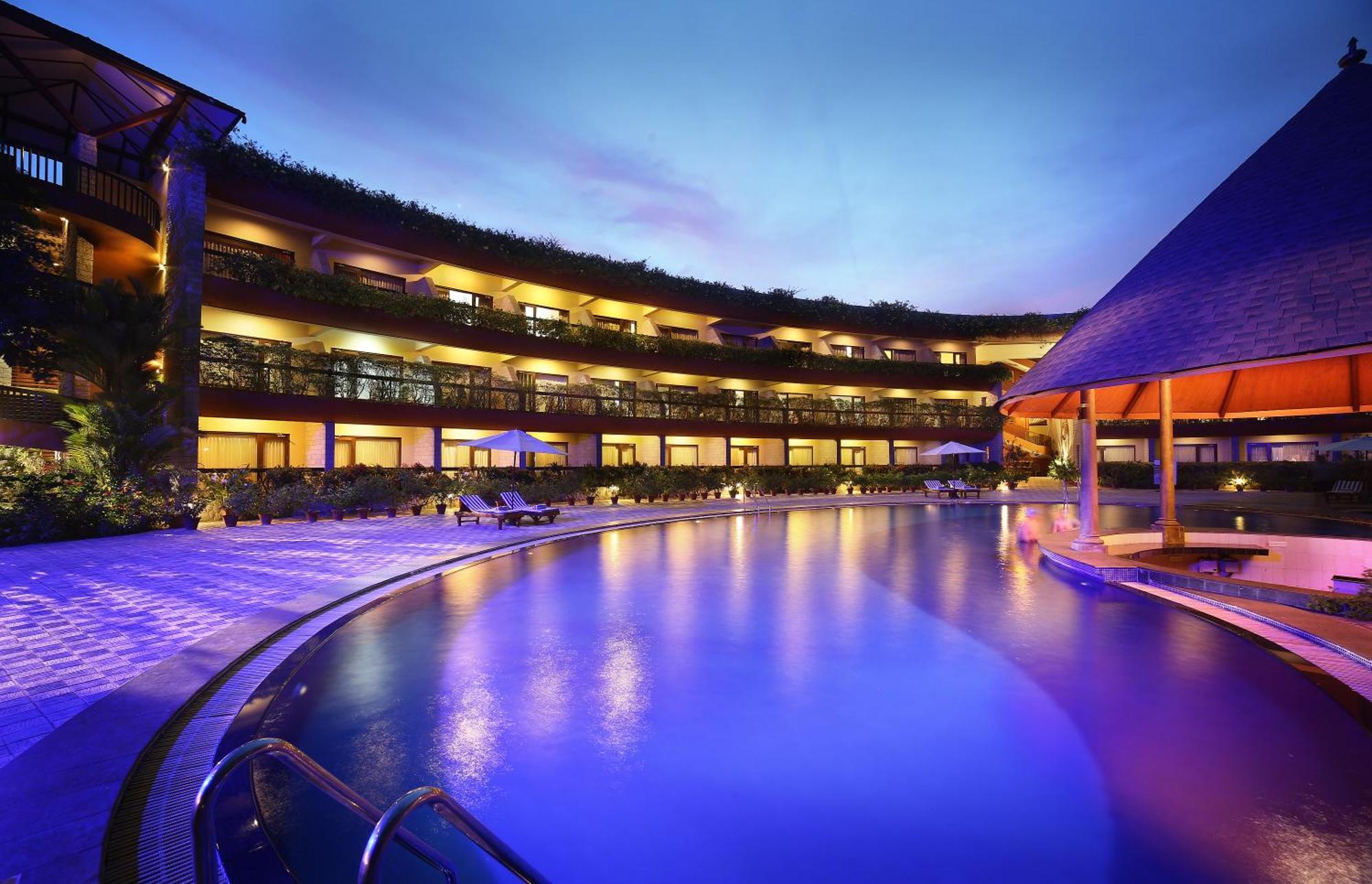 Uday Suites - The Airport Hotel Thiruvananthapuram Exterior foto