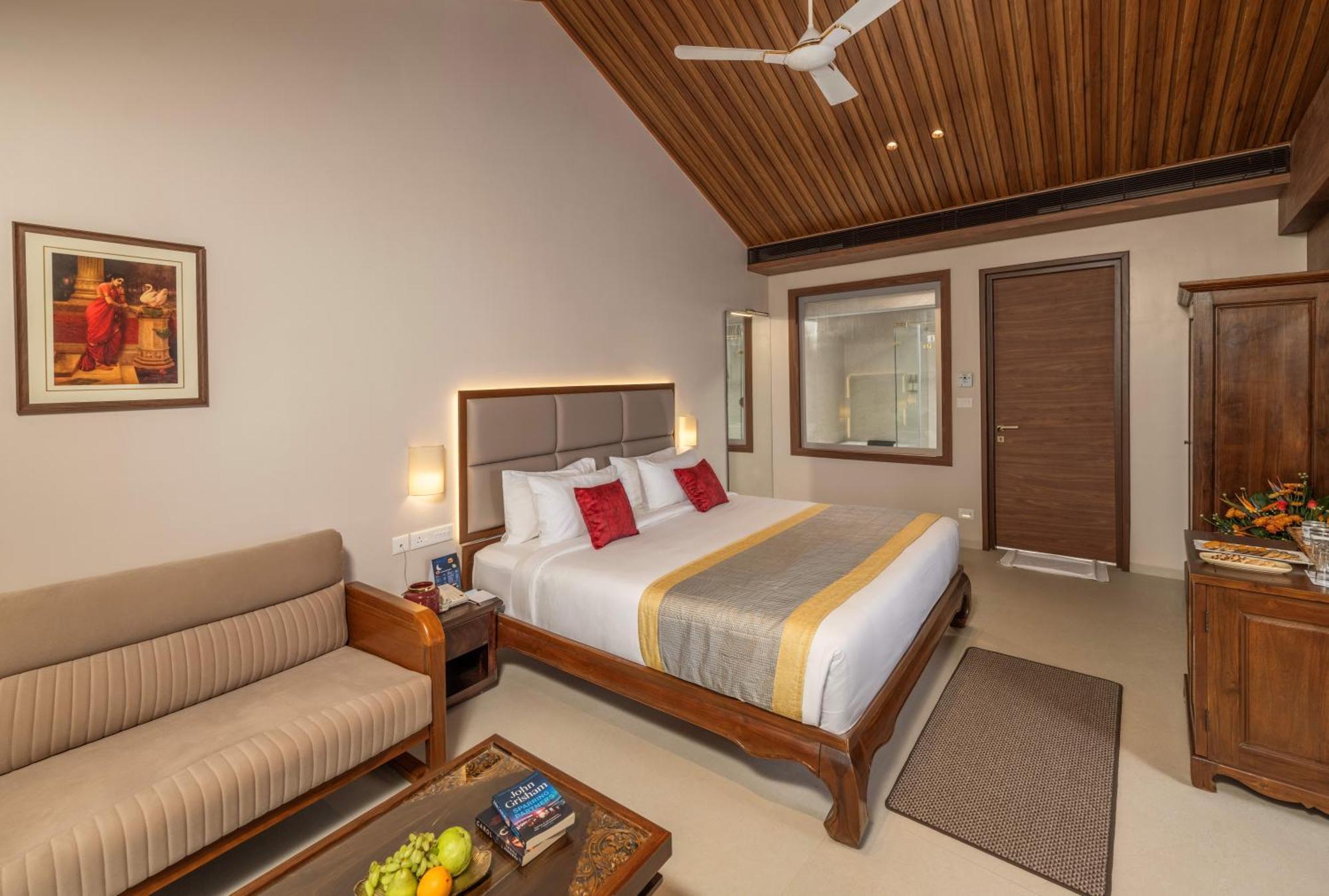 Uday Suites - The Airport Hotel Thiruvananthapuram Exterior foto